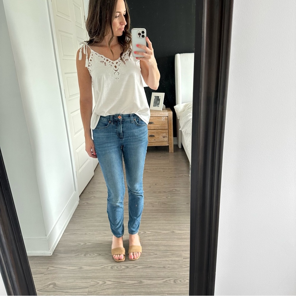 Cami top perfored holes white with adjustable tie straps Small